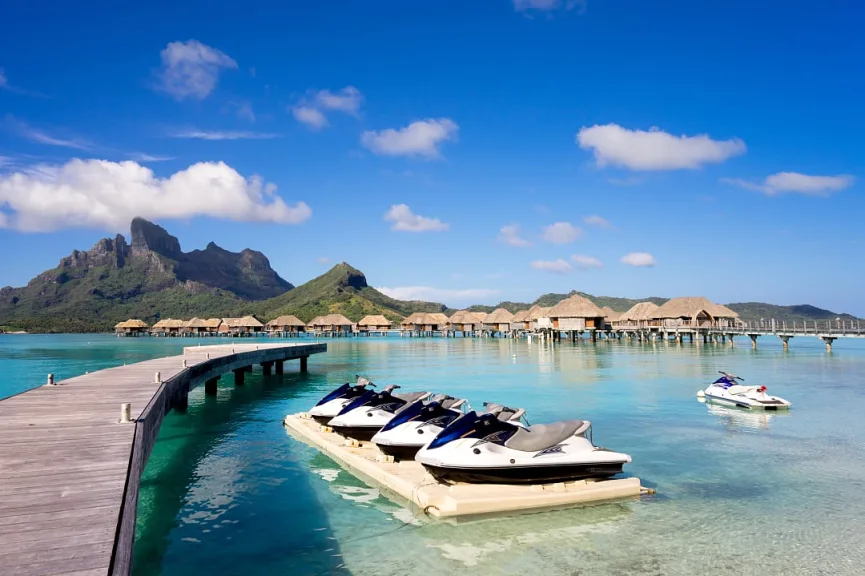 Bora Bora vs Maldives: Where Should I Travel?